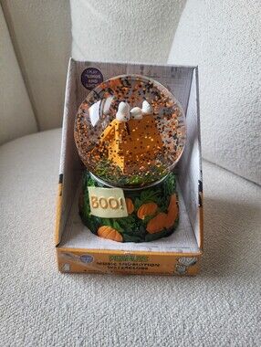 Peanuts Snoopy Halloween Snow Globe - Orange & Green